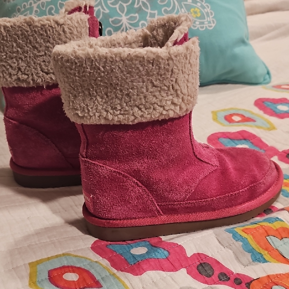 Koolaburra Fuchsia Kids Boots with Cream Cuff